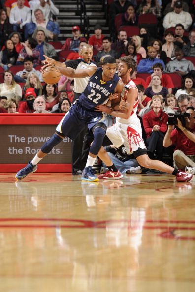 何防守线的 何防守线的